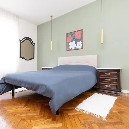 아파트 Modern With Balcony And Park View
