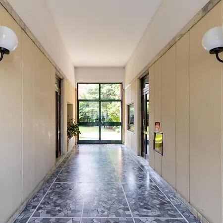 Lejlighed Modern With Balcony And Park View