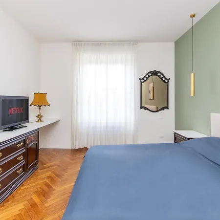 Modern With Balcony And Park View 公寓 *