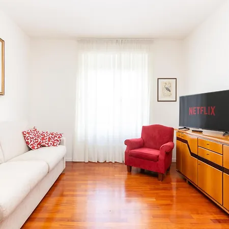 Modern With Balcony And Park View 公寓 *