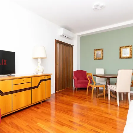Modern With Balcony And Park View 公寓 *