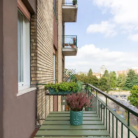 Modern With Balcony And Park View 아파트 *