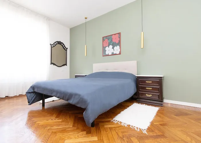 아파트 Modern With Balcony And Park View