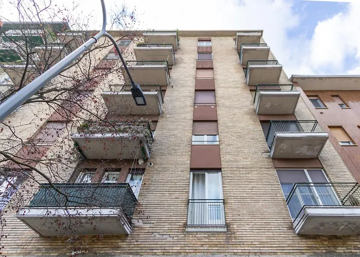 Modern With Balcony And Park View 아파트 밀라노